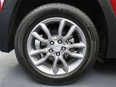 Used 2023 GMC Terrain SLT w/ Infotainment Package II image 9