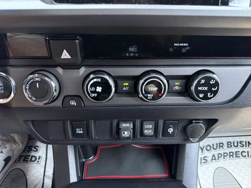 Used 2018 Toyota Tacoma TRD Sport AWD/4WD image 28