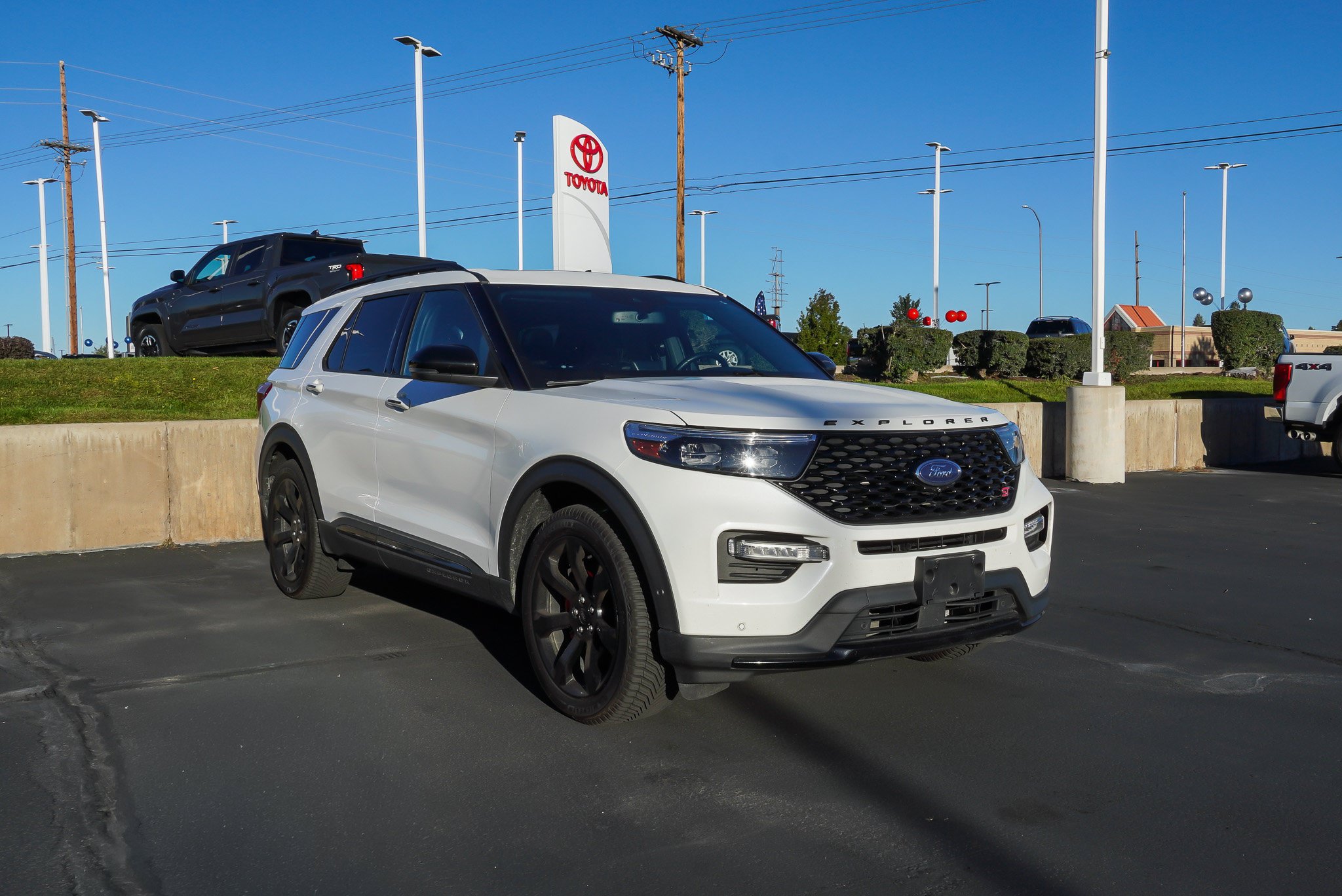 Used 2021 Ford Explorer ST w/ Equipment Group 401A AWD/4WD image 2