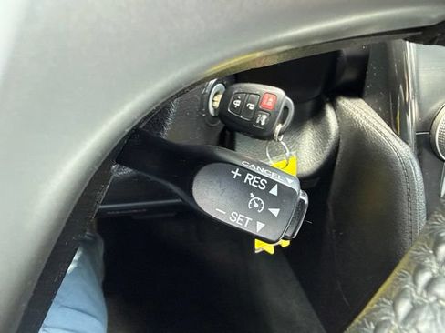 Used 2014 Toyota Camry SE FWD image 16