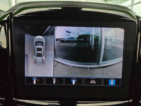 Used 2022 Chevrolet Traverse LT w/ Midnight/Sport Edition image 40