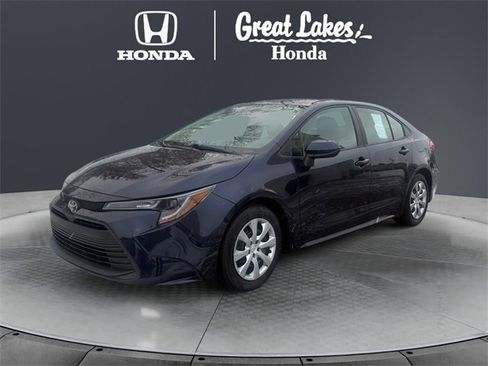 Used 2023 Toyota Corolla LE image 2