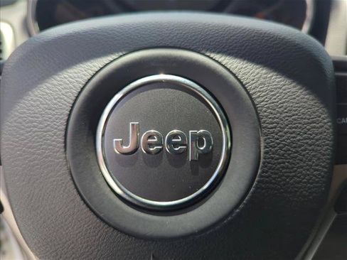 Used 2019 Jeep Grand Cherokee Altitude RWD image 27