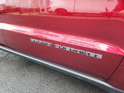 Used 2019 Jeep Grand Cherokee Laredo image 41