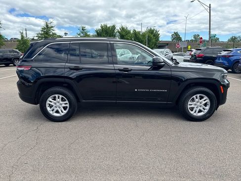 Used 2023 Jeep Grand Cherokee Laredo AWD/4WD image 9