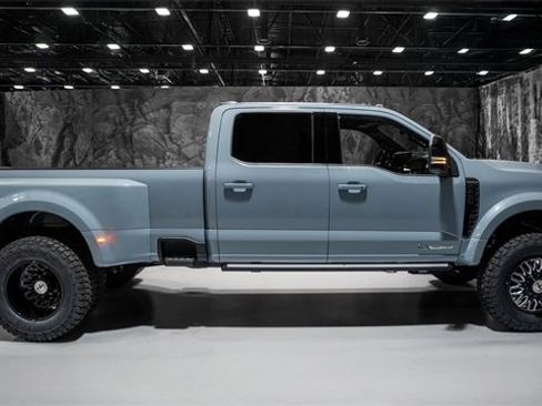 Used 2025 Ford F450 Platinum w/ FX4 Off-Road Package image 27