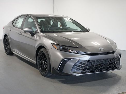 New 2026 Toyota Camry SE image 3