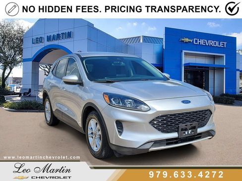 Used 2020 Ford Escape SE FWD image 2