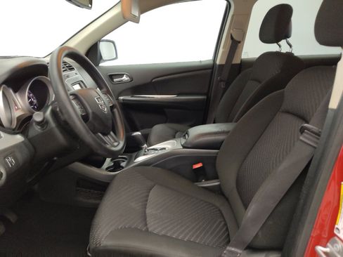 Used 2019 Dodge Journey SE w/ Blacktop Package FWD image 17