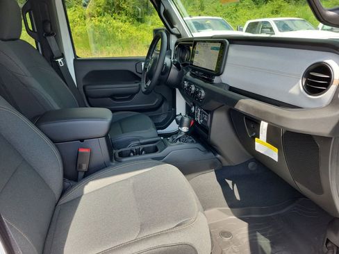 New 2025 Jeep Gladiator Sport image 36