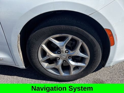 Used 2018 Chrysler Pacifica Limited image 2