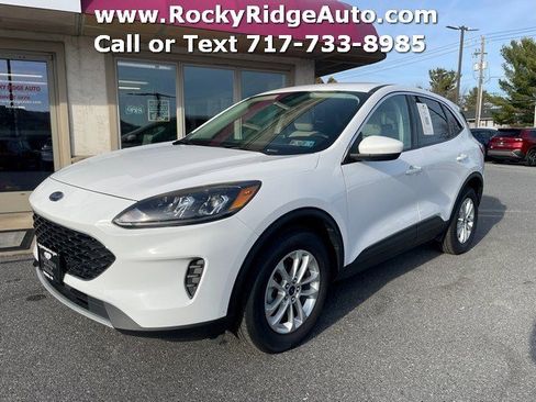 Used 2021 Ford Escape SE image 3