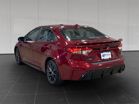 Used 2025 Toyota Corolla SE image 3