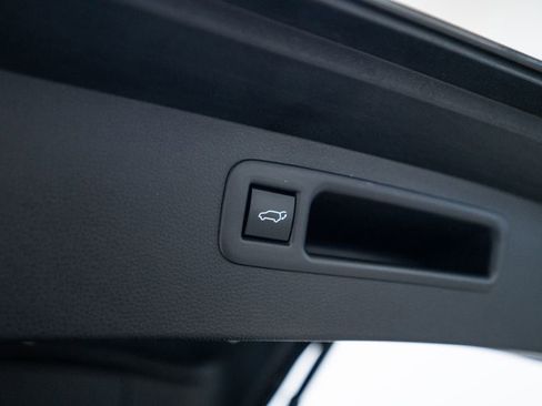 Certified 2023 Toyota Highlander LE image 39