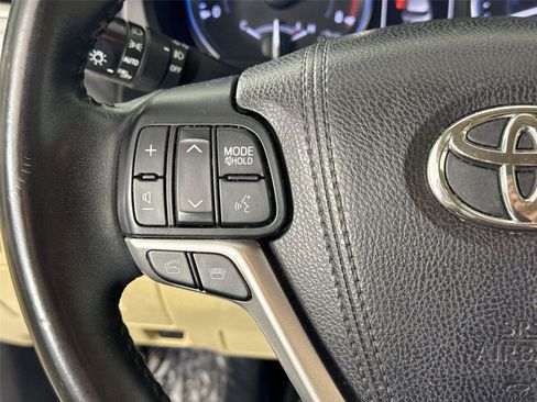 Used 2016 Toyota Highlander Limited FWD image 18