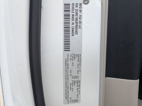 Used 2023 Chrysler Pacifica Touring-L FWD image 20