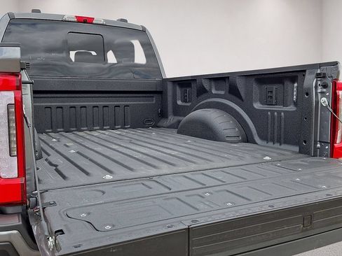 Used 2025 Ford F250 Platinum w/ Tremor Off-Road Package AWD/4WD image 14