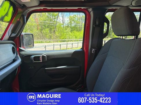 Used 2024 Jeep Gladiator Sport AWD/4WD image 22