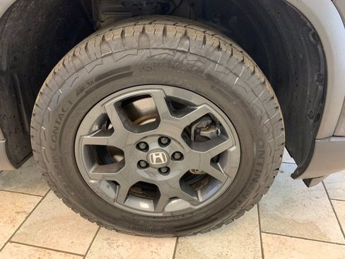 Used 2023 Honda Pilot TrailSport image 11