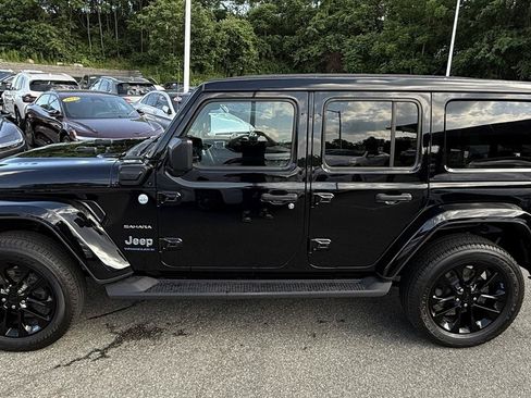 Used 2023 Jeep Wrangler Unlimited Sahara w/ Cold Weather Group AWD/4WD image 12