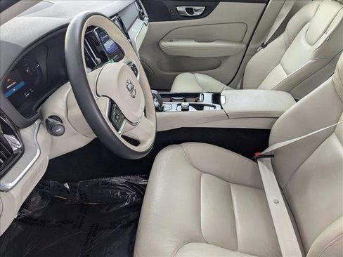 Used 2023 Volvo S60 T8 Plus image 16