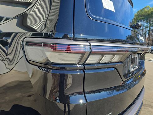 New 2026 Jeep Grand Wagoneer Limited image 37