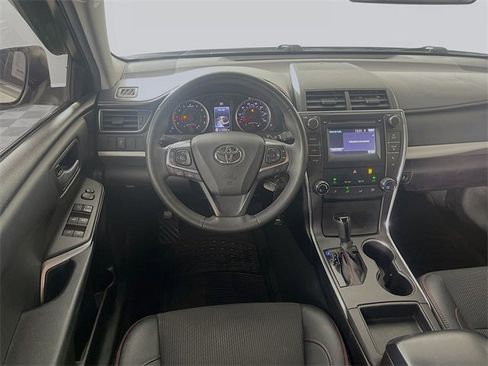 Used 2017 Toyota Camry SE image 21