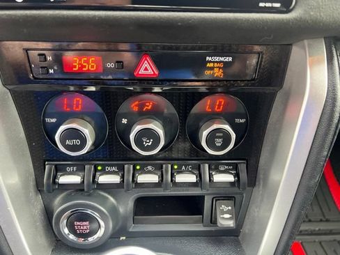 Used 2018 Toyota 86 RWD image 19