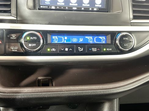 Used 2016 Toyota Highlander XLE AWD/4WD image 15
