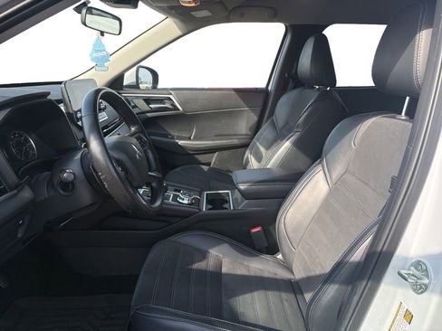 Used 2024 Mitsubishi Outlander SE image 9