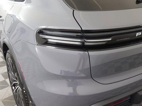 Certified 2025 Porsche Macan Electric image 13