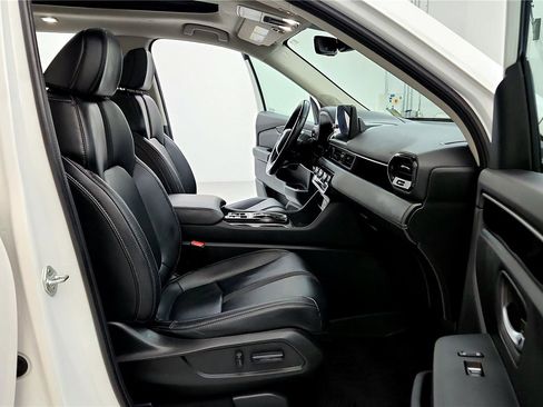 Used 2023 Honda Pilot Touring image 17