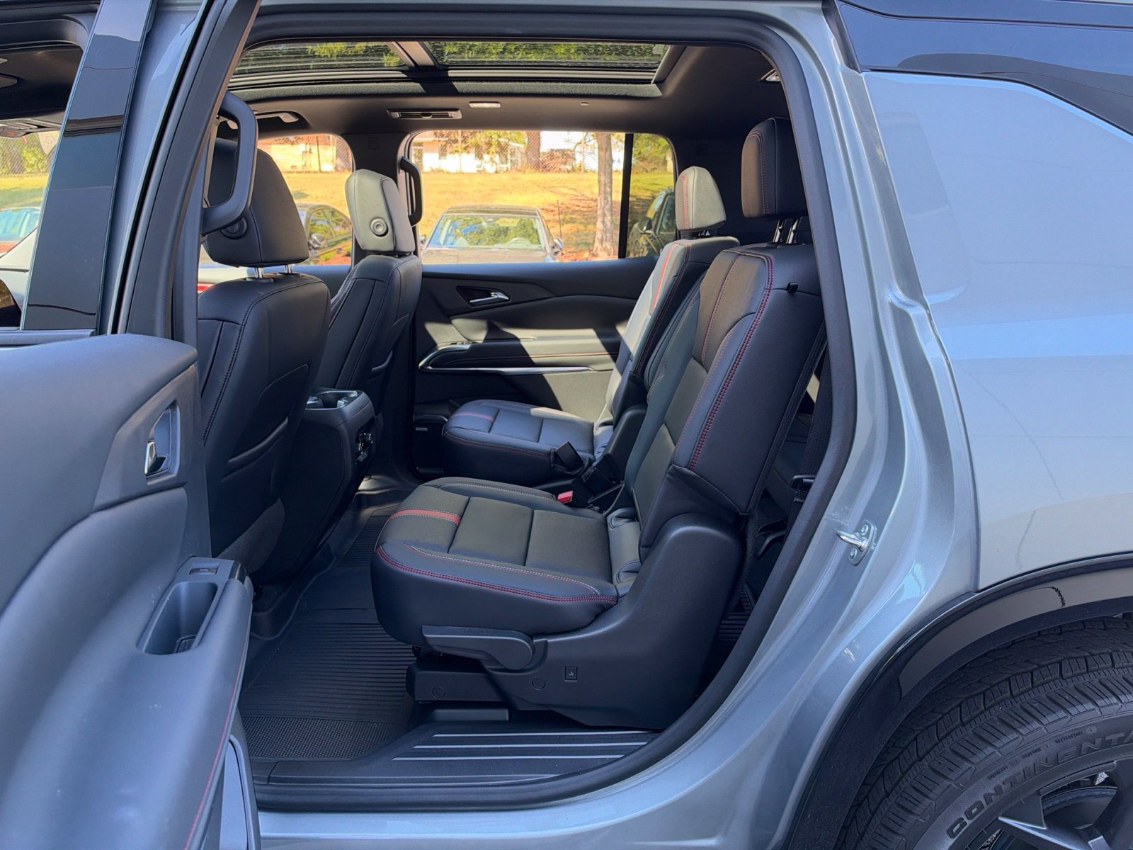 Used 2026 Chevrolet Traverse RS FWD image 32