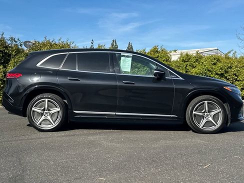 Used 2023 Mercedes-Benz EQS 580 4MATIC SUV image 2
