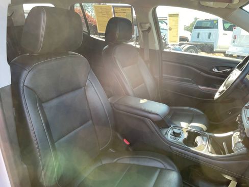 Used 2023 GMC Acadia SLT image 28