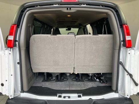 Used 2025 Chevrolet Express 3500 LT w/ LT Preferred Equipment Group RWD image 21