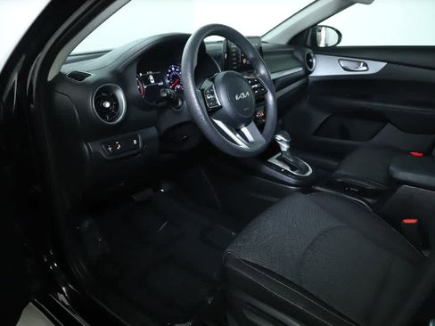 Used 2024 Kia Forte LXS w/ LXS Technology Package FWD image 17