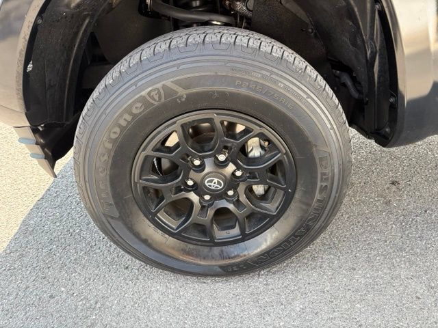 Used 2022 Toyota Tacoma SR5 AWD/4WD image 13