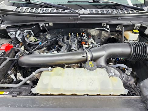 Used 2024 Ford Expedition Max XLT image 17