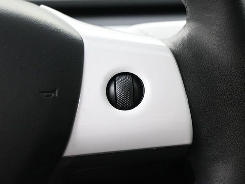 Used 2023 Tesla Model Y Long Range image 19