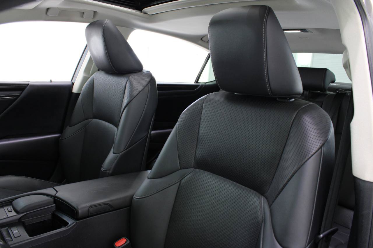 Used 2019 Lexus ES 350 w/ Premium Package FWD image 32