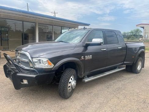 Used 2018 RAM 3500 Laramie w/ Convenience Group AWD/4WD image 2