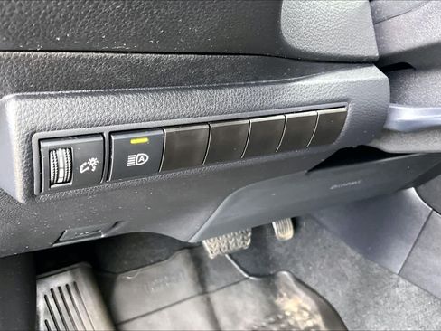 Certified 2025 Toyota Corolla SE w/ SE Premium Package FWD image 33