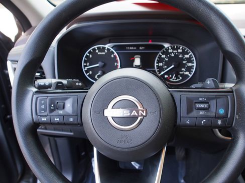 Used 2023 Nissan Rogue SV image 20