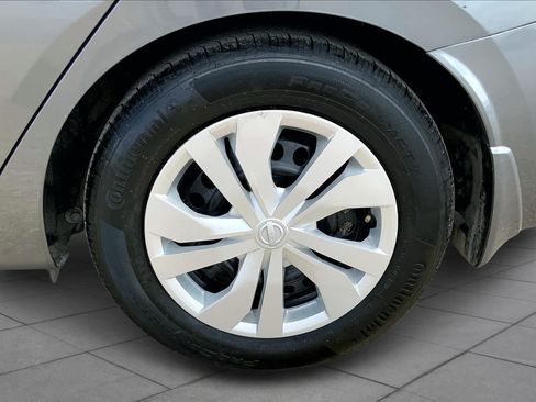 Used 2020 Nissan Versa S FWD image 10