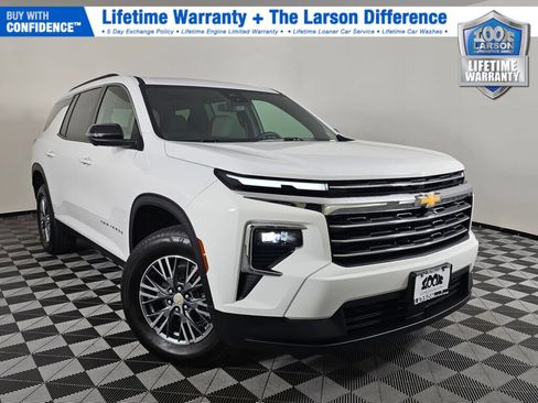Used 2025 Chevrolet Traverse LT w/ Driver Confidence Package FWD image 1