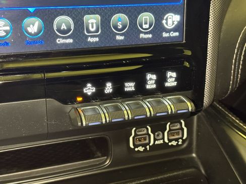 Used 2020 RAM 1500 Limited w/ Black Appearance Package AWD/4WD image 30