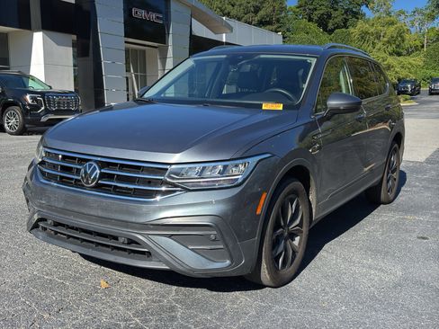 Used 2024 Volkswagen Tiguan SE FWD image 4