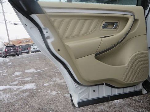 Used 2013 Ford Taurus SE image 37