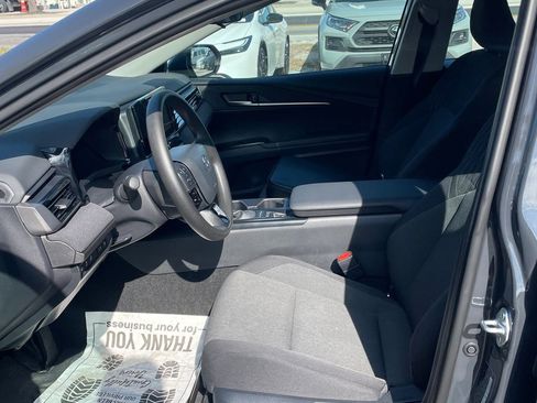 Used 2025 Toyota Camry LE image 10